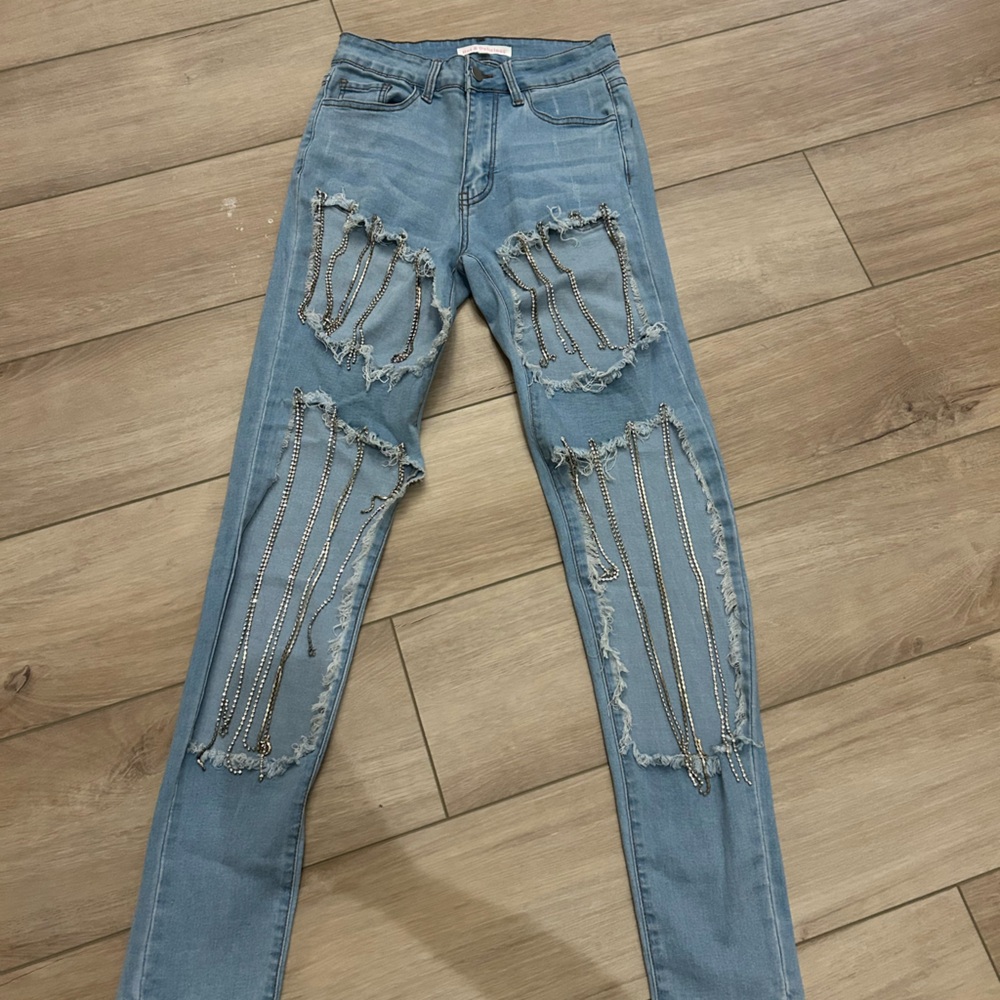 Embellished distressed jeans